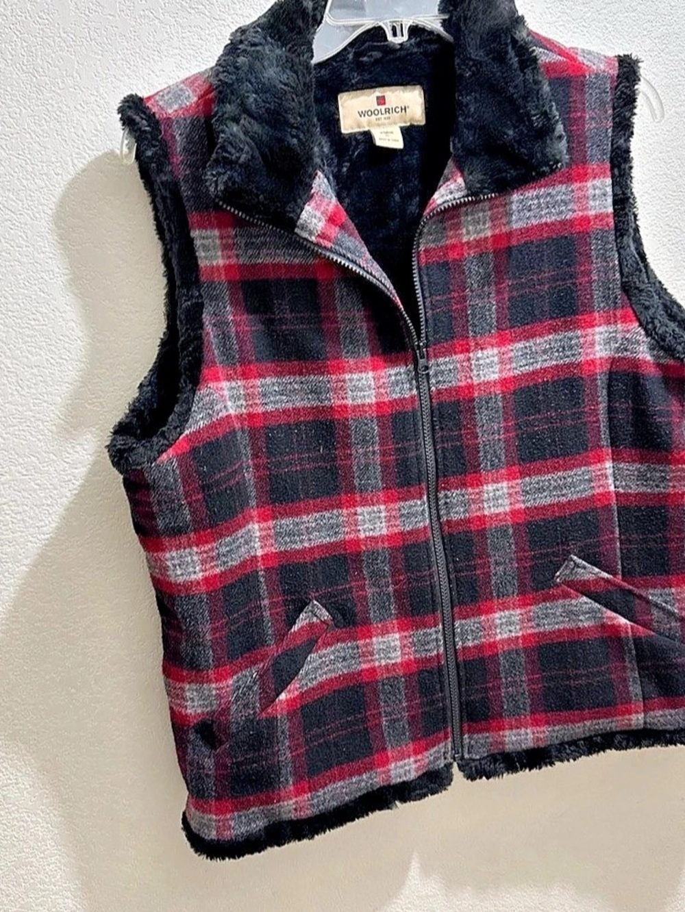 Woolrich Red Black Plaid Faux Fur Lined Zip Vest in Black & Red Size XL